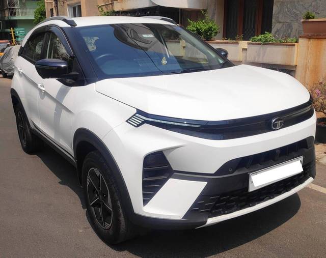 https://images10.gaadi.com/usedcar_image/4551715/original/processed_74ff0e3ab9a4a106686d7e33fd9d924b.jpg?imwidth=6400