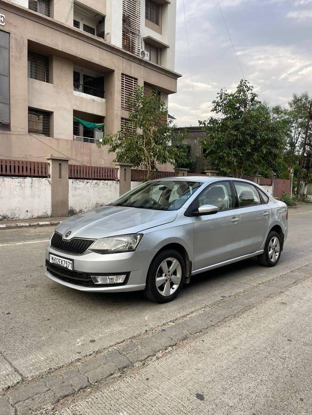 https://images10.gaadi.com/usedcar_image/4551716/original/processed_e119ff60e3643cc8f10d28418ab12402.jpg?imwidth=6402