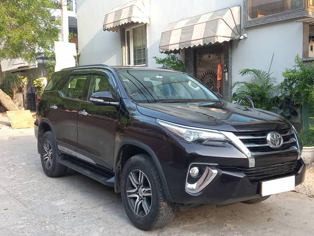 https://images10.gaadi.com/usedcar_image/4551723/original/processed_db0516fb851e9f943e98e93eb9803517.jpg?imwidth=6400