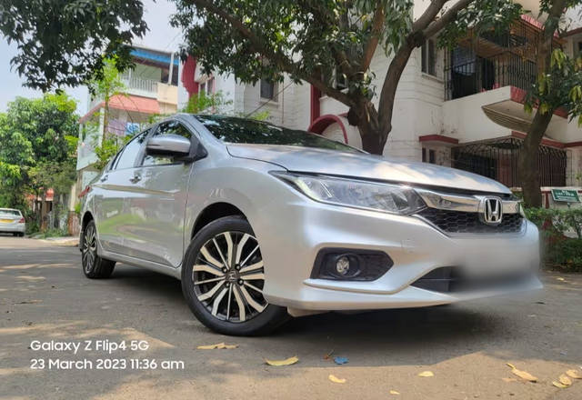 https://images10.gaadi.com/usedcar_image/4551735/original/8859f933-f7cb-4b26-b006-cc27c01ab84b.?imwidth=6402