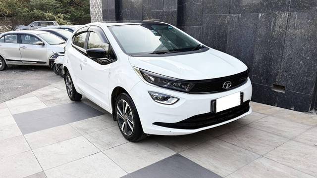 https://images10.gaadi.com/usedcar_image/4551747/original/processed_bcf7d513978791805541e933dacf2017.jpg?imwidth=6400
