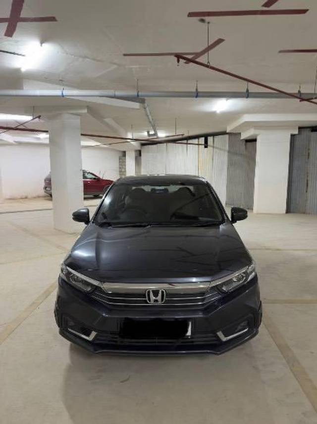 https://images10.gaadi.com/usedcar_image/4551757/original/processed_7b5aa500-e539-498c-a98b-21c26cc9ba9c.jpeg?imwidth=6400