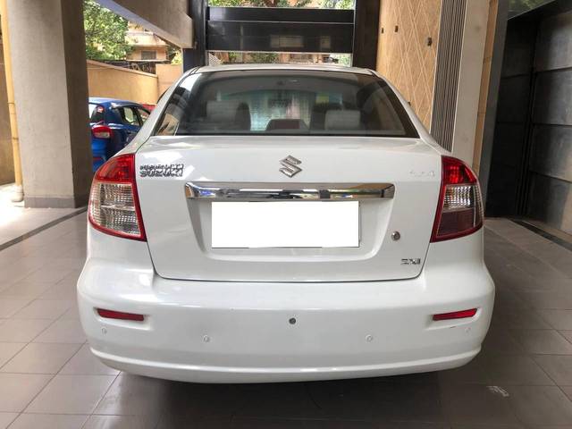 https://images10.gaadi.com/usedcar_image/4551758/original/processed_53cee6cc5a01d634bcea71e76058334a.jpg?imwidth=6401