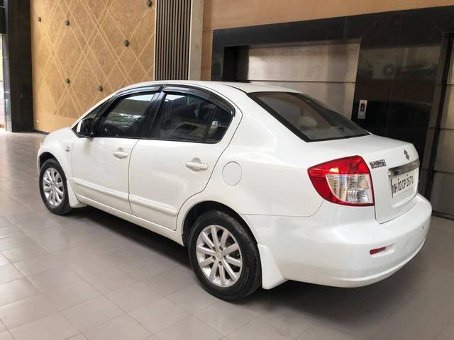 https://images10.gaadi.com/usedcar_image/4551758/original/processed_b8577a79088af6a80d3e578565726479.jpg?imwidth=6402