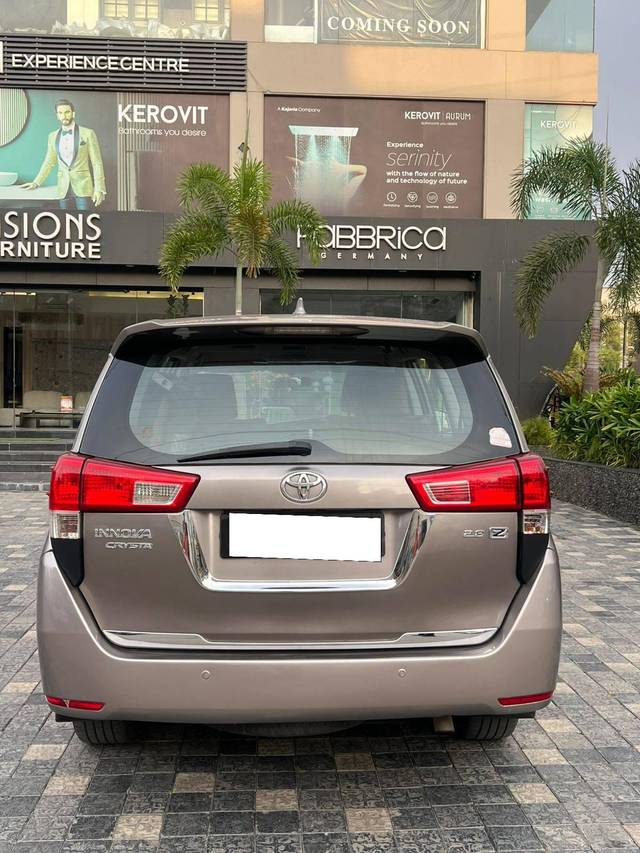https://images10.gaadi.com/usedcar_image/4551767/original/processed_093d7df38f716064f55f0fe82bee3a91.jpg?imwidth=6402