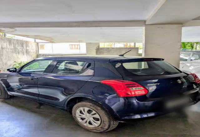 https://images10.gaadi.com/usedcar_image/4551775/original/ac6d0a00-cef8-4a12-80a1-be4da20a5b44.?imwidth=6400