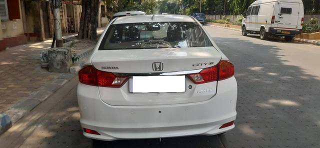 https://images10.gaadi.com/usedcar_image/4551804/original/processed_ecc7b4032a29576cea45156c5b53c4fd.jpg?imwidth=6401