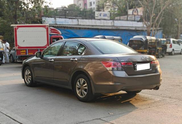 https://images10.gaadi.com/usedcar_image/4551807/original/processed_88018fe7b06bd5723d92d5749dcb4b40.jpg?imwidth=6402