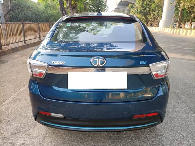 https://images10.gaadi.com/usedcar_image/4551810/original/processed_89102f1fcbead3a83108170265bdaa91.jpg?imwidth=6401