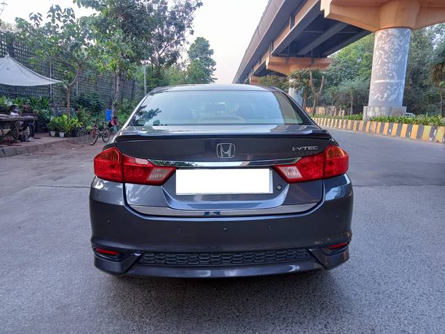 https://images10.gaadi.com/usedcar_image/4551819/original/processed_2a432ecafecad66bc6146d73f822b8f8.jpg?imwidth=6402
