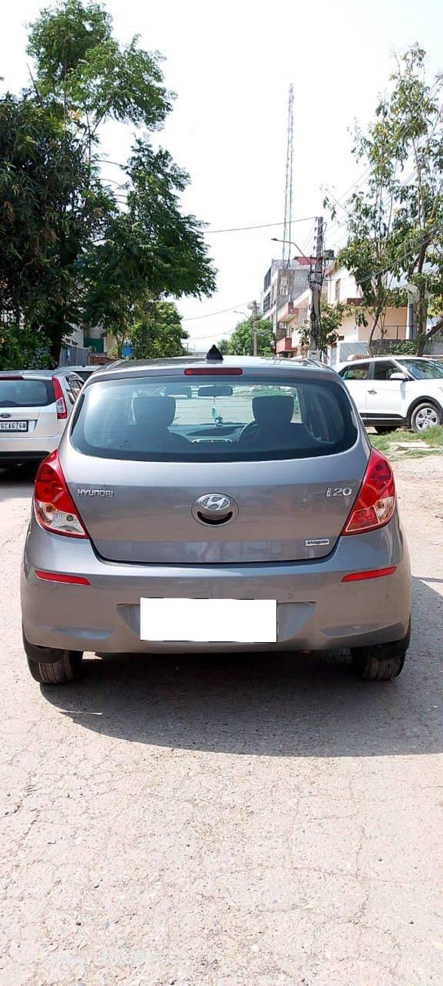 https://images10.gaadi.com/usedcar_image/4551824/original/processed_74e561a8ccecabc96e396373b0a77bcc.jpg?imwidth=6402