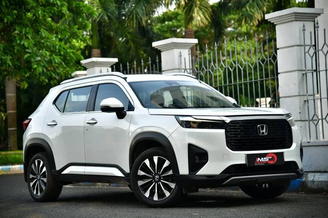 https://images10.gaadi.com/usedcar_image/4551841/original/processed_e1b0eeb1e8274ca59637fb4ee1e996bc.jpg?imwidth=6400