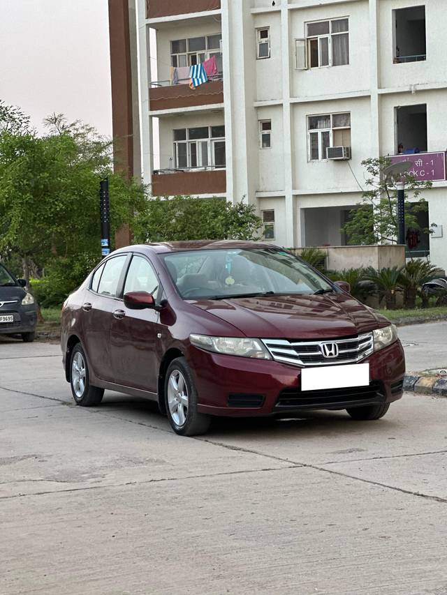 https://images10.gaadi.com/usedcar_image/4551854/original/processed_113e4bc8ab07a84f64e4974fb49921c0.jpg?imwidth=6400