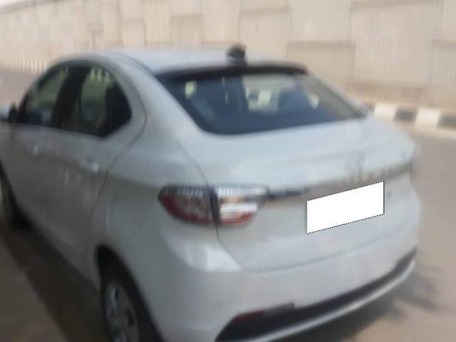 https://images10.gaadi.com/usedcar_image/4551859/original/processed_421a0f8a-2ef9-4615-85c0-d3ec552756b6.jpg?imwidth=6400