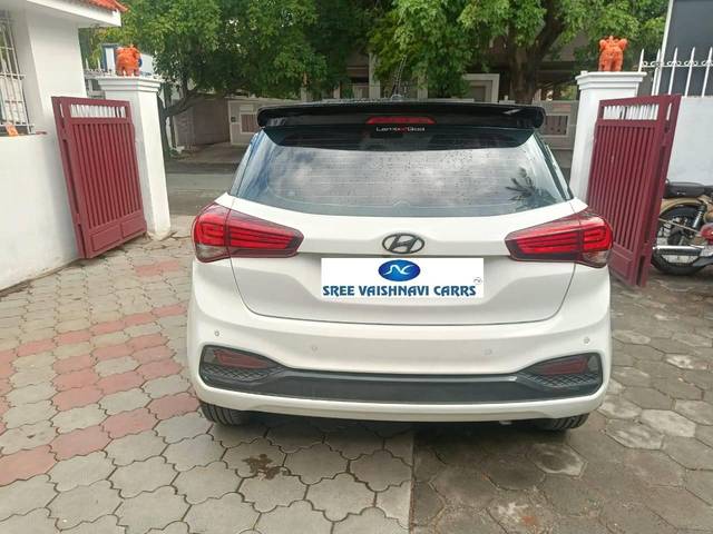 https://images10.gaadi.com/usedcar_image/4551868/original/processed_019cffb3d8e91a33a69947101d2069ef.jpeg?imwidth=6401
