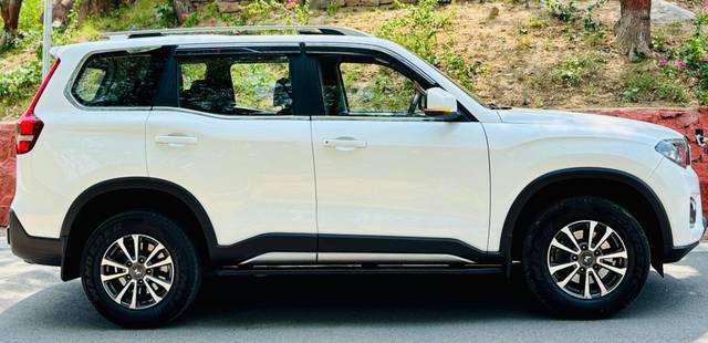https://images10.gaadi.com/usedcar_image/4551941/original/processed_48fd69a051a59d05be83b1fd61c8da1c.jpg?imwidth=6401
