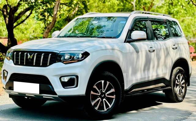 https://images10.gaadi.com/usedcar_image/4551941/original/processed_a21e07f306afa6770d69d0d569bc21f6.jpg?imwidth=6402