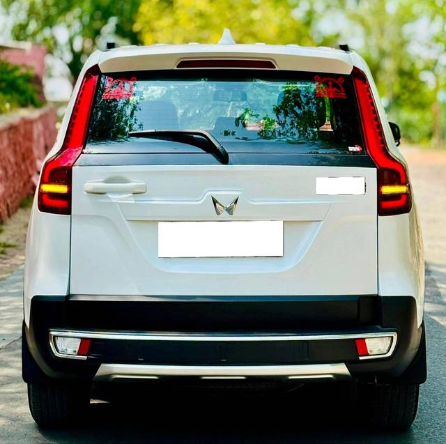 https://images10.gaadi.com/usedcar_image/4551941/original/processed_ce925cae889ead7aa66d72b7d3c2a357.jpg?imwidth=6402