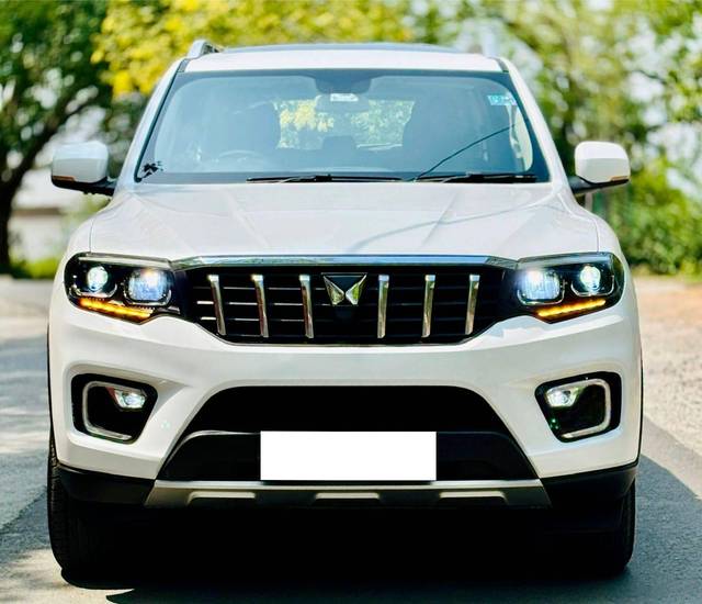 https://images10.gaadi.com/usedcar_image/4551941/original/processed_f56e4da410ca9be89dff1e96246cb597.jpg?imwidth=6401