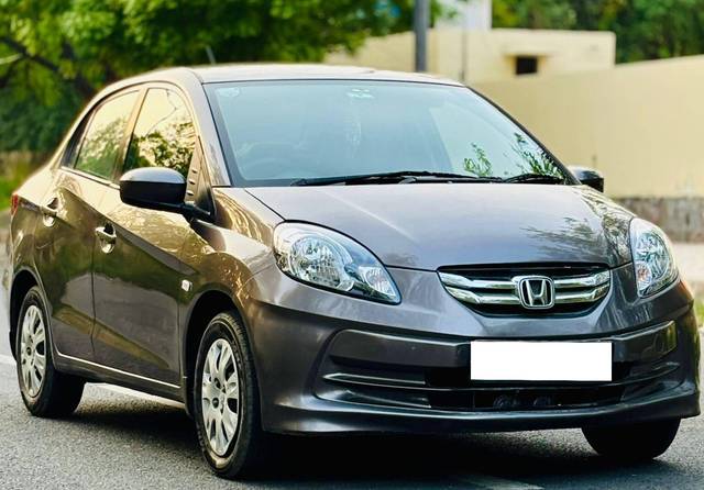 https://images10.gaadi.com/usedcar_image/4551946/original/processed_cb584a00b2778d2d3c159d7a31d04cea.jpg?imwidth=6400