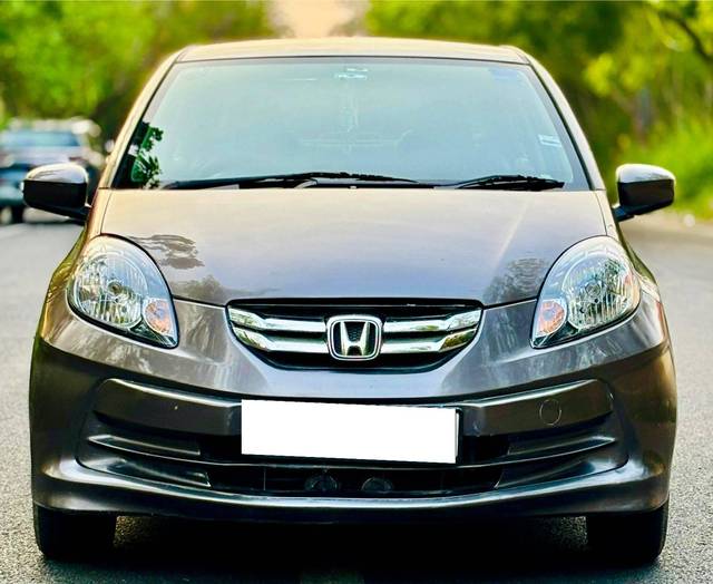 https://images10.gaadi.com/usedcar_image/4551946/original/processed_ebad72a62f076c988e87f5222ecd2511.jpg?imwidth=6401