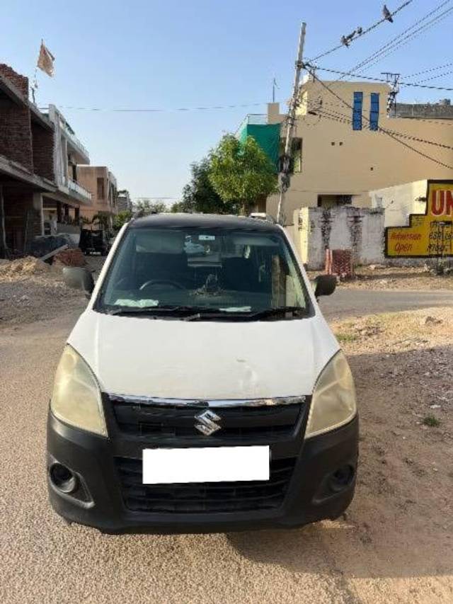 https://images10.gaadi.com/usedcar_image/4551947/original/processed_391de903-44d1-4369-8065-a19bcd1d9fc4.jpeg?imwidth=6400