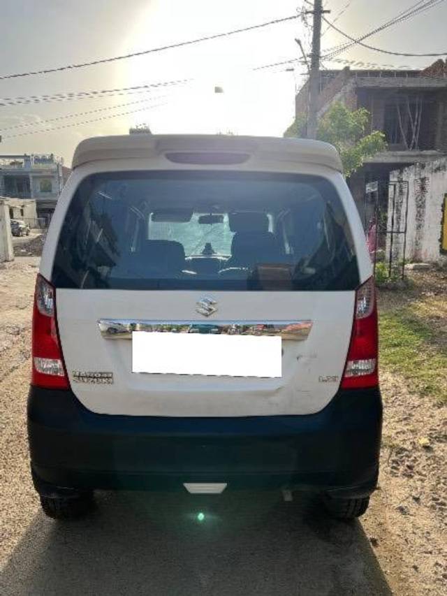 https://images10.gaadi.com/usedcar_image/4551947/original/processed_aaa32ac4-63f8-484b-b27a-05162ca73bab.jpeg?imwidth=6401
