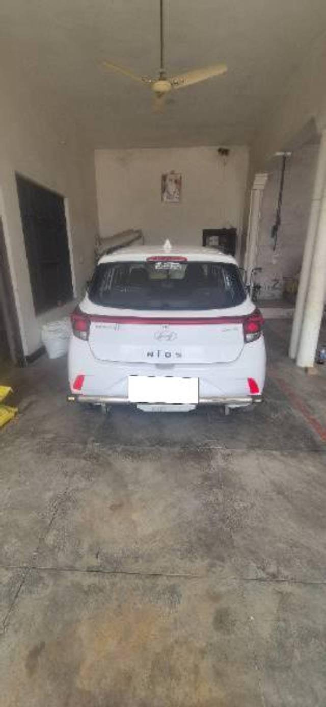 https://images10.gaadi.com/usedcar_image/4551950/original/processed_643efc16-f780-44be-968b-2517d2155c98.jpg?imwidth=6400