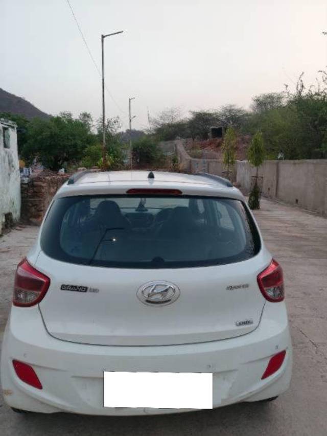 https://images10.gaadi.com/usedcar_image/4551960/original/processed_6ee0411d-385a-4953-a014-7aa2180ffe2b.jpg?imwidth=6402