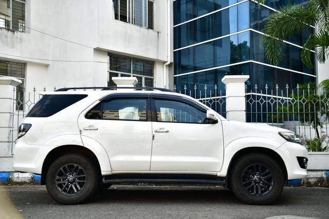 https://images10.gaadi.com/usedcar_image/4552031/original/ad12b89c594cc76842795eb84877d7d9.jpg?imwidth=6401