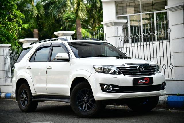 https://images10.gaadi.com/usedcar_image/4552031/original/processed_33dc51ea5460d5be1f78c812e1ae7907.jpg?imwidth=6400