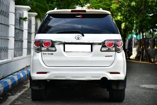 https://images10.gaadi.com/usedcar_image/4552031/original/processed_a76bd89ce0a3e77cb32d82d31bb31510.jpg?imwidth=6402