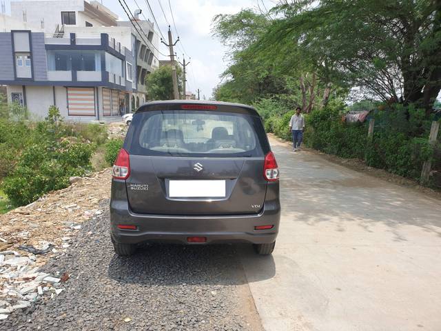 https://images10.gaadi.com/usedcar_image/4552037/original/processed_a9e9bc114d9a36e02f3770f2be317a9b.jpg?imwidth=6402
