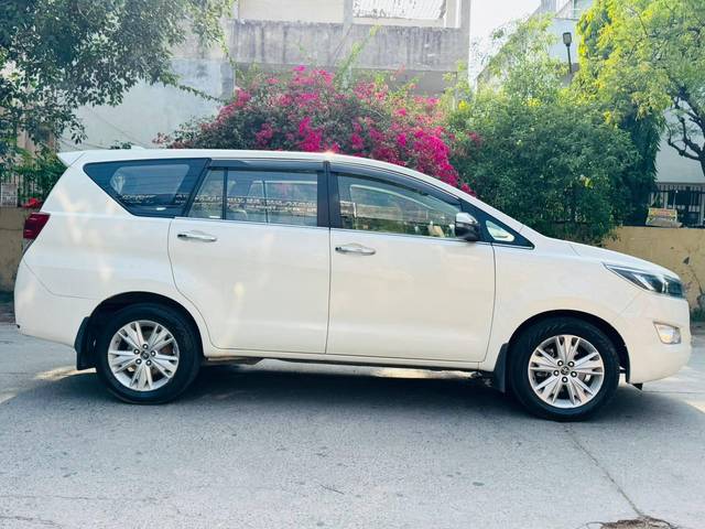 https://images10.gaadi.com/usedcar_image/4552044/original/processed_376025b4bb6b90094abd73709c304f9c.jpg?imwidth=6401