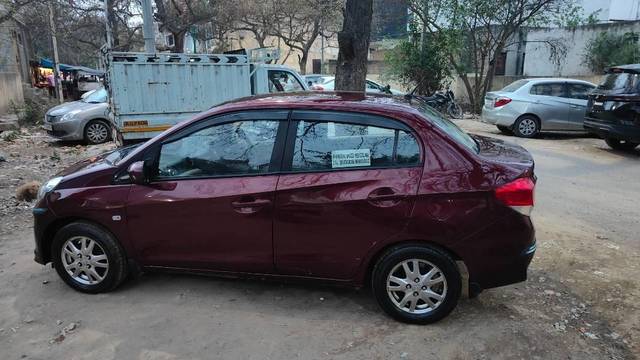https://images10.gaadi.com/usedcar_image/4552062/original/processed_a7a3692a-25aa-454a-bdc1-bd03ec7c5120.jpg?imwidth=6402