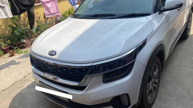 https://images10.gaadi.com/usedcar_image/4552130/original/processed_e077060c-5193-4a3a-b27a-48881acaf65a.jpeg?imwidth=6401