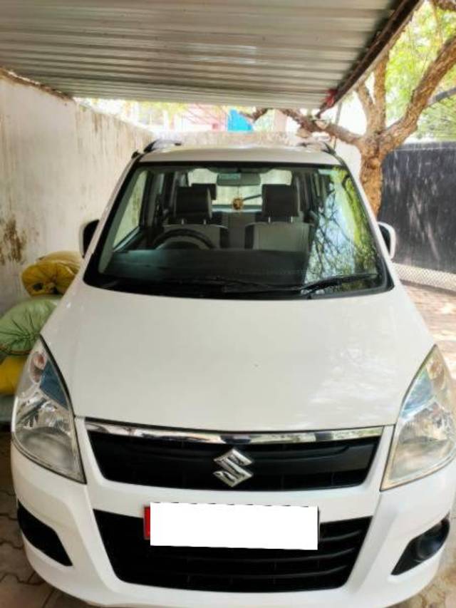 https://images10.gaadi.com/usedcar_image/4552158/original/processed_0d2e6664-7aad-4cf3-b560-1be3143e8bb3.jpg?imwidth=6400