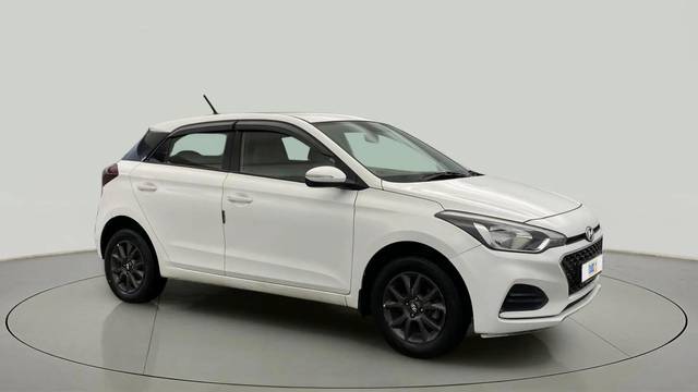 https://images10.gaadi.com/usedcar_image/4552227/original/7012355f7d90d6e121f8a11a7ca570c8.jpg?imwidth=6400