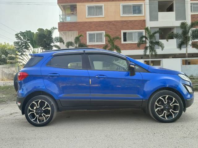 https://images10.gaadi.com/usedcar_image/4552239/original/596f75113da50df32cb073838a4ebf28.jpg?imwidth=6401