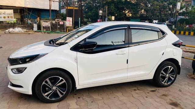 https://images10.gaadi.com/usedcar_image/4552262/original/processed_2c0f3cae-58dc-4d64-a4ba-96d57d26b068.jpeg?imwidth=6400
