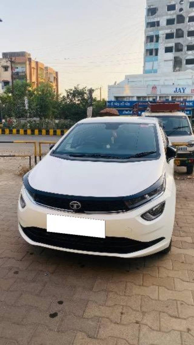 https://images10.gaadi.com/usedcar_image/4552262/original/processed_863ad6f0-e0dd-4323-b17a-dd1b59db4492.jpeg?imwidth=6401