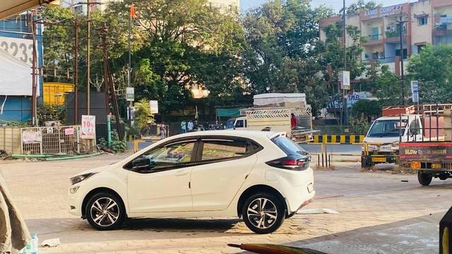 https://images10.gaadi.com/usedcar_image/4552262/original/processed_a3ec2ce1-f426-48f8-b32f-cb198d1f8d25.jpeg?imwidth=6402