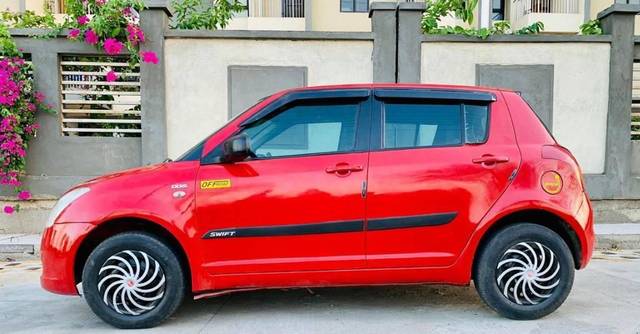 https://images10.gaadi.com/usedcar_image/4552263/original/processed_afaff1c8-8e7f-4648-bbae-937127e24006.jpg?imwidth=6401