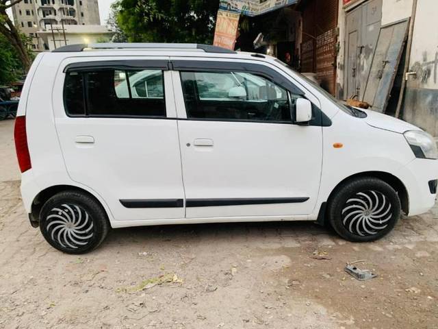 https://images10.gaadi.com/usedcar_image/4552297/original/processed_1bac7dd7-7a7c-4b64-b830-7d5fd79158f6.jpg?imwidth=6401