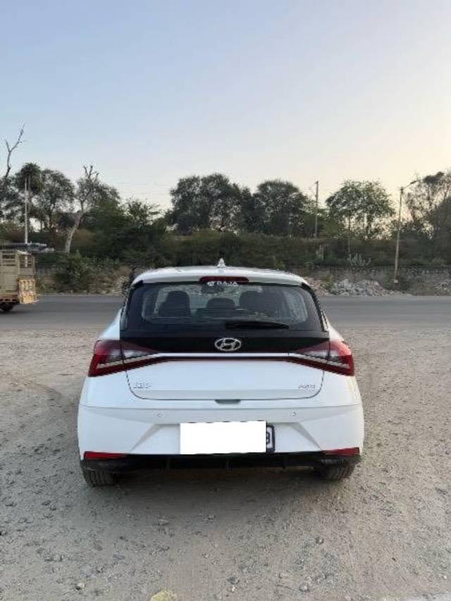 https://images10.gaadi.com/usedcar_image/4552314/original/processed_0b9b1052-41ef-4f26-ac2e-9dbc5de7820e.jpeg?imwidth=6402
