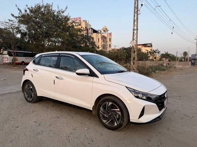 https://images10.gaadi.com/usedcar_image/4552314/original/processed_f08317f3-a0e0-49f3-859a-7ff60cae1f87.jpeg?imwidth=6400