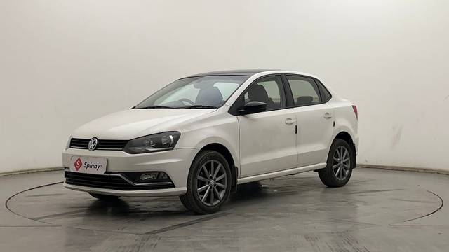 https://images10.gaadi.com/usedcar_image/4552332/original/e8d825cfa893260e786379a3c7fb2656.JPG?imwidth=6400