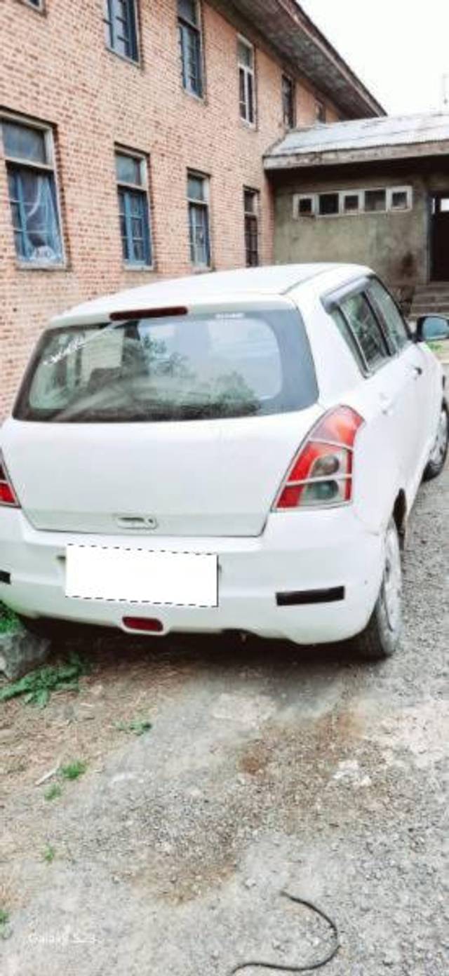 https://images10.gaadi.com/usedcar_image/4552383/original/processed_61ae9b13-8c99-4635-84b1-3d1263a326ab.jpg?imwidth=6401