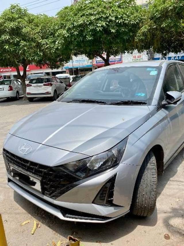 https://images10.gaadi.com/usedcar_image/4552435/original/processed_ba8986cc-5c73-4282-a80d-f7dd3915bdbc.jpeg?imwidth=6402