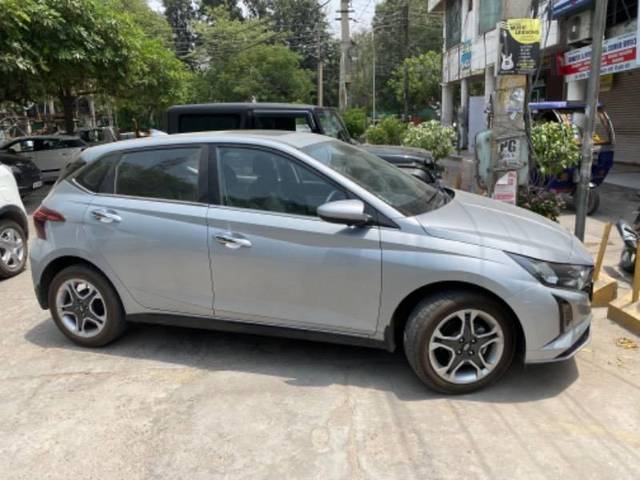 https://images10.gaadi.com/usedcar_image/4552435/original/processed_d2e5cd9a-0cbb-4ac7-a874-343933577578.jpeg?imwidth=6401
